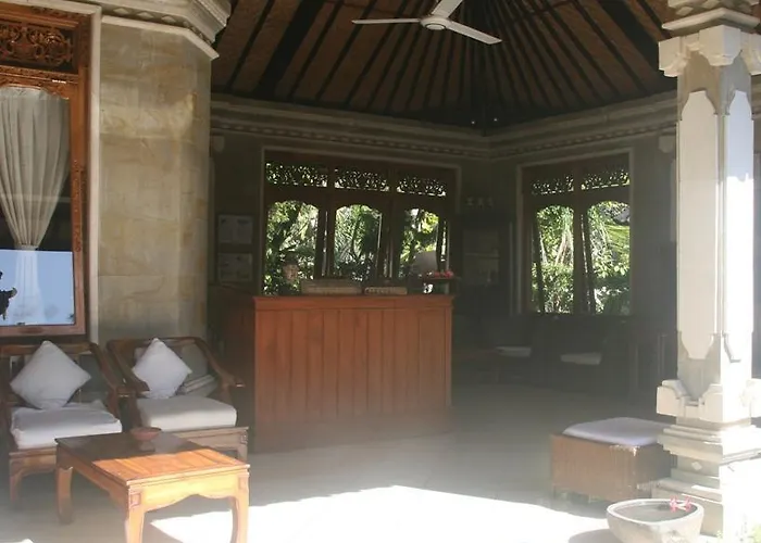 Suma Lovina Beach